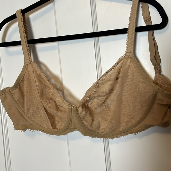 Victoria’s Secret Body by Victoria Unlined Lace Demi Bra - Picture 5 of 8